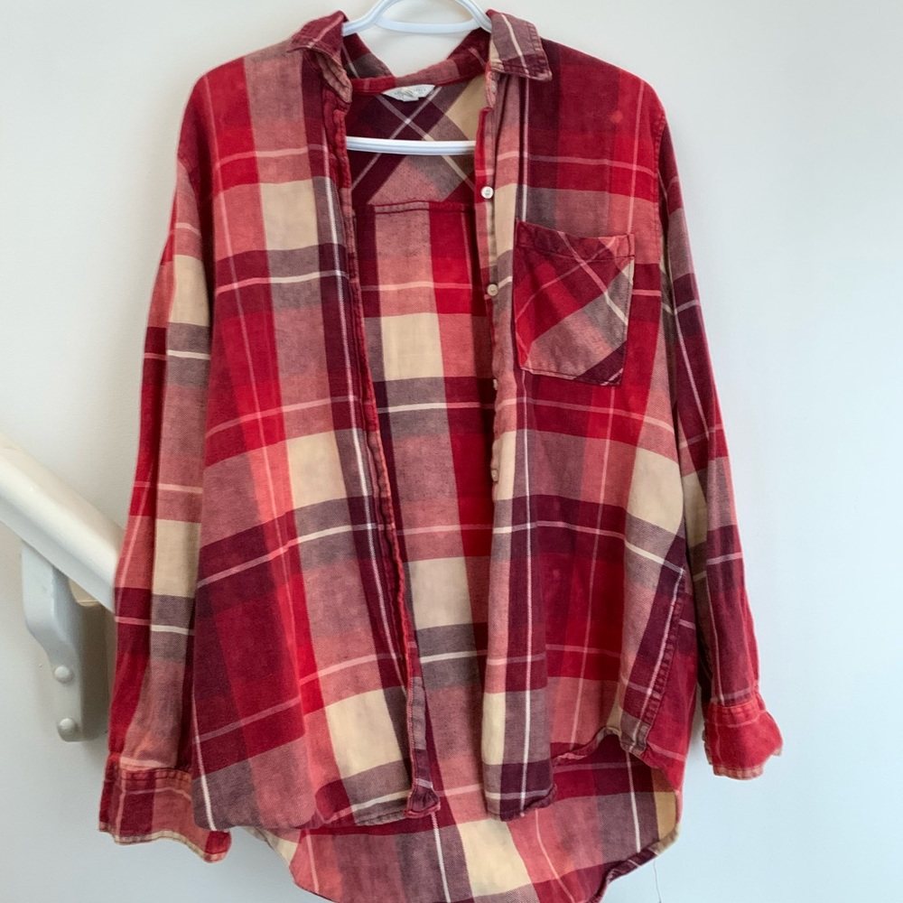 Long sleeve Red flannel. Style: light wash